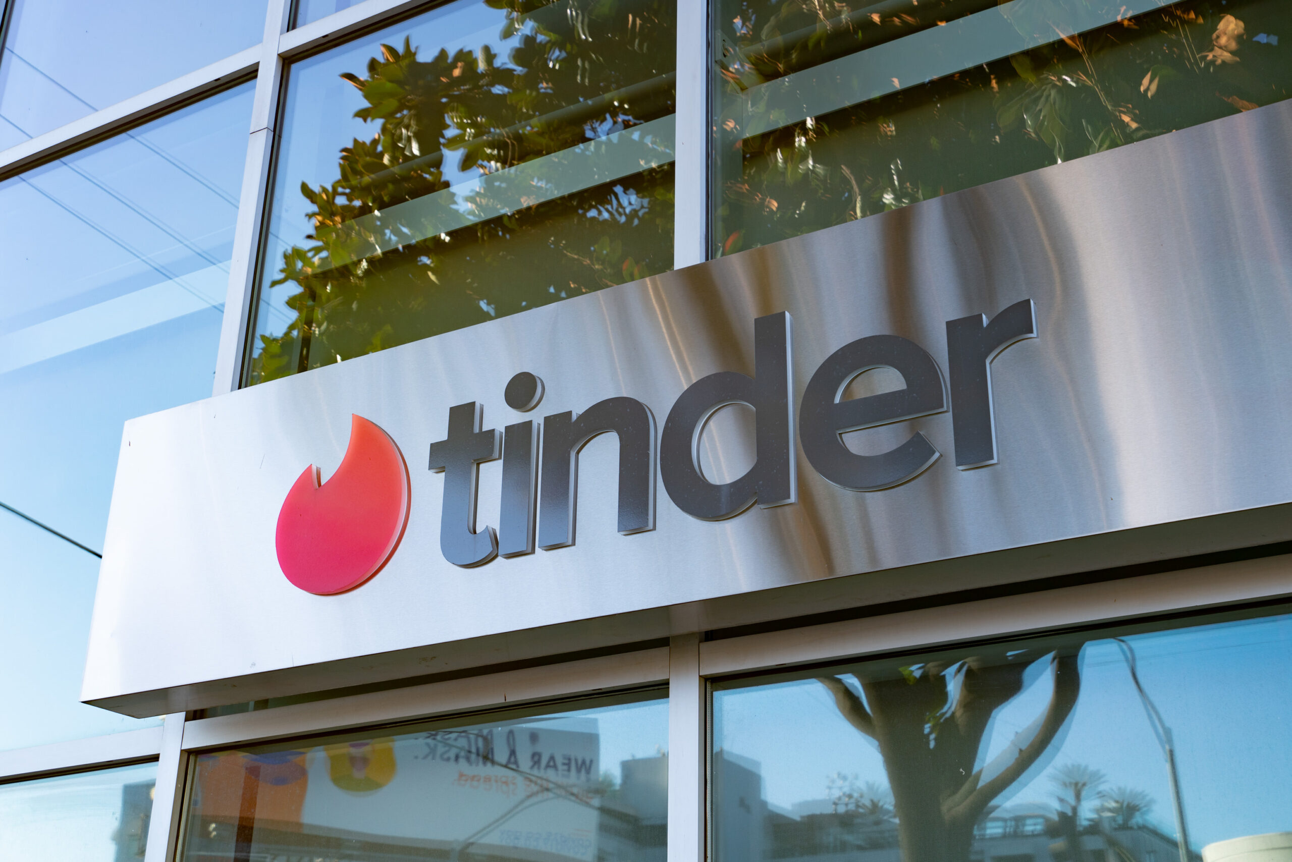 tinder-hq.jpg